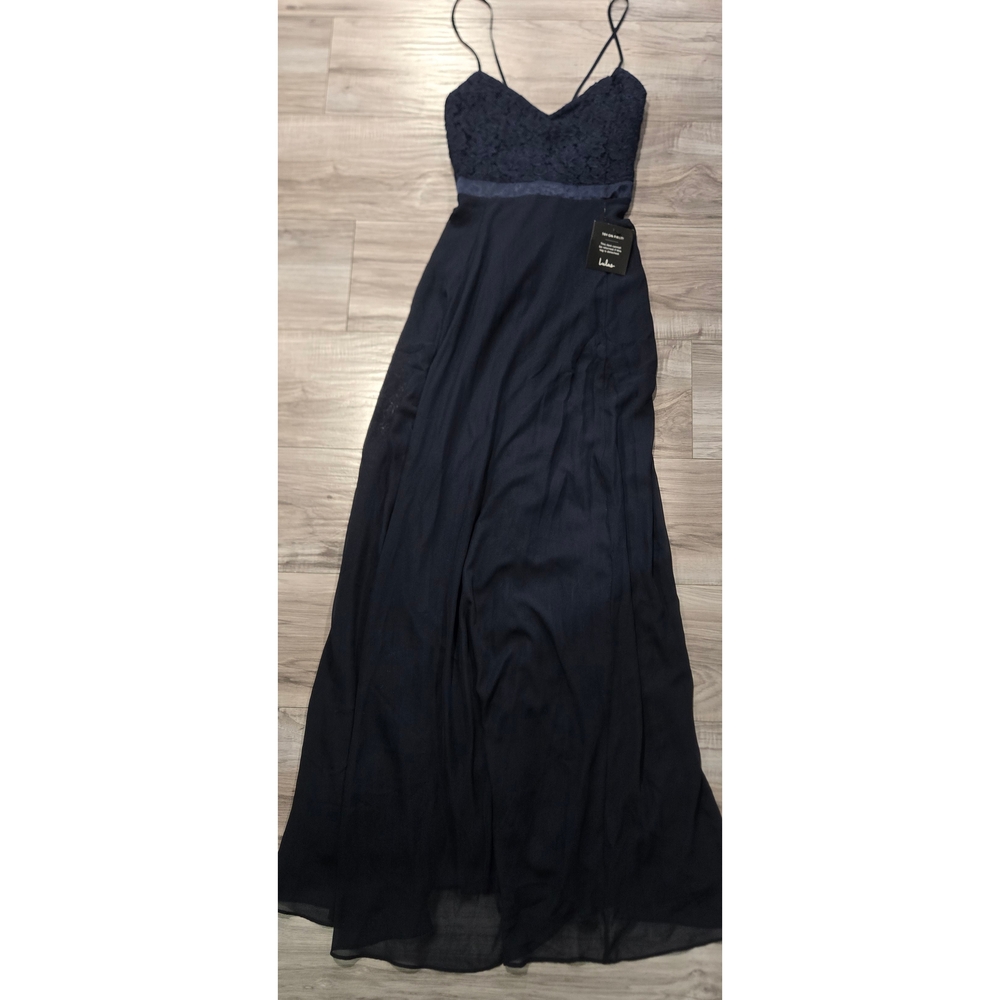 Elegant Black Lace Evening Gown